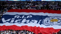 Suporter Leicester juga membentangkan spanduk dalam ukuran besar di laga tersebut (Michael Steele/Getty Images)