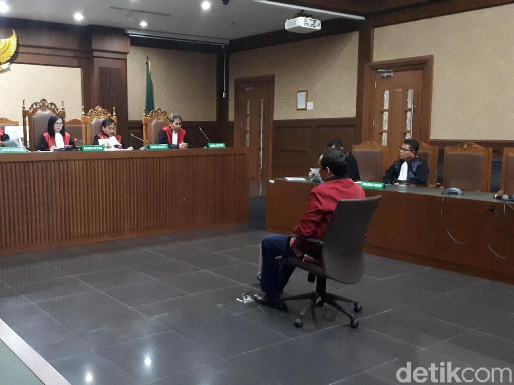 Terbukti Korupsi, Waka DPRD Lampung Tengah Divonis 5,5 Tahun Bui Terbukti Korupsi, Waka DPRD Lampung Tengah Divonis 5,5 Tahun Bui
