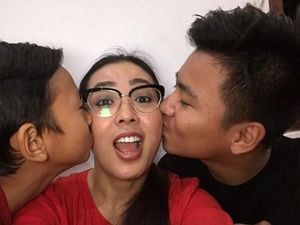 9 Momen Hangat Soimah dan Anak-anaknya 9 Momen Hangat Soimah dan Anak-anaknya