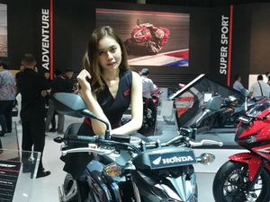 Ini Suka Duka Jadi Usher di Pameran Otomotif Ini Suka Duka Jadi Usher di Pameran Otomotif