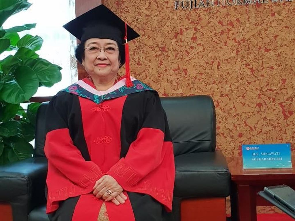 Deretan Gelar Akademis Kehormatan Megawati yang Hari Ini Jadi Profesor Deretan Gelar Akademis Kehormatan Megawati yang Hari Ini Jadi Profesor