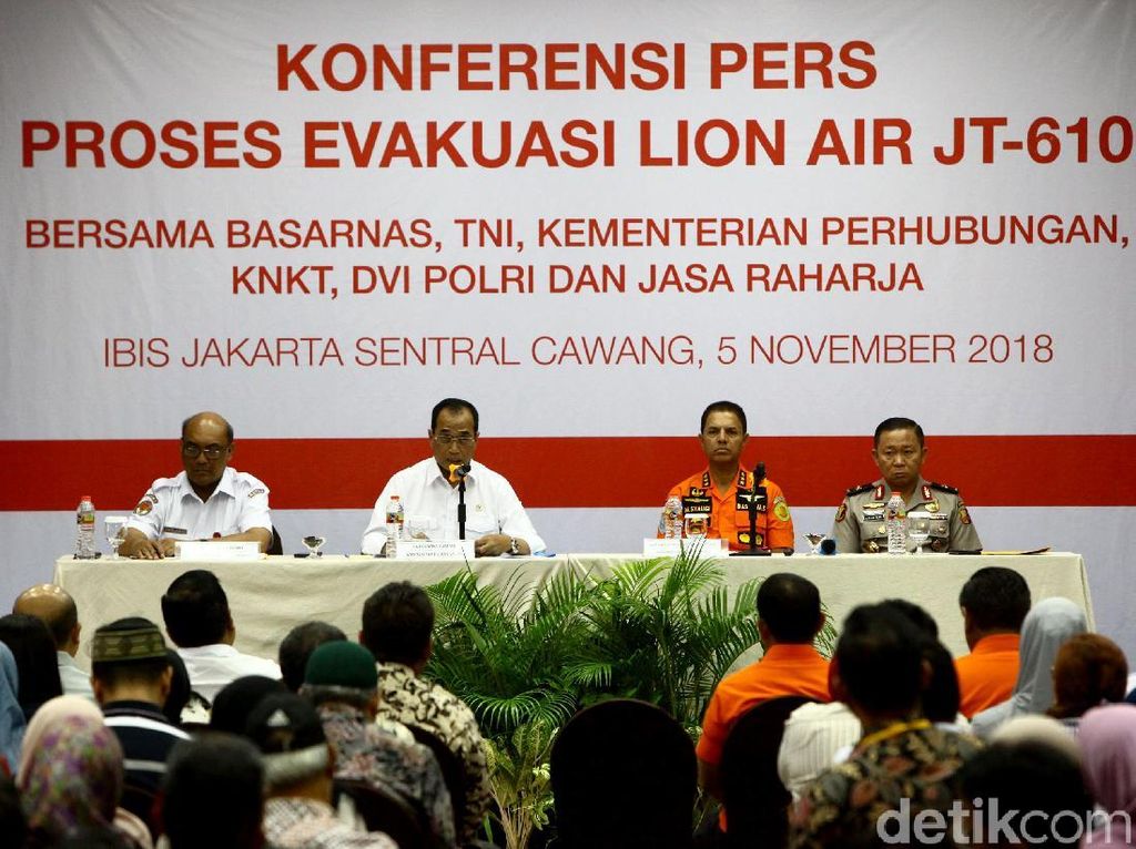 Menhub hingga Polri Ikut Konferensi Pers Evakuasi Lion Air PK-LQP