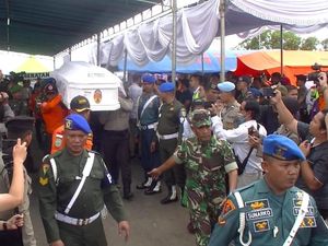 Korban Pertama Lion Air Jatuh Asal Babel Tiba di Pangkalpinang Korban Pertama Lion Air Jatuh Asal Babel Tiba di Pangkalpinang