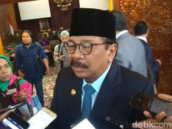 Begini Cara Pakdhe Karwo Redam Aksi Unjuk Rasa di Jatim