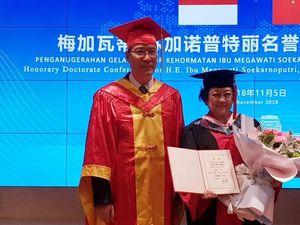Video: Megawati Terima Gelar Doktor HC dari FNU China
