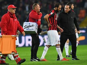 Milan Hadapi Real Betis Tanpa Higuain