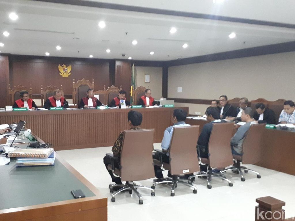 Kontraktor Ini Akui Kirim Rp 500 Juta ke Anak Eks Anggota DPR Kontraktor Ini Akui Kirim Rp 500 Juta ke Anak Eks Anggota DPR