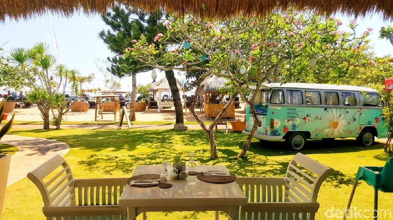 Pemandangan dari Menega Restaurant di Sol beach house Bali Benoa (Fitraya/detikTravel) Pemandangan dari Menega Restaurant di Sol beach house Bali Benoa (Fitraya/detikTravel)