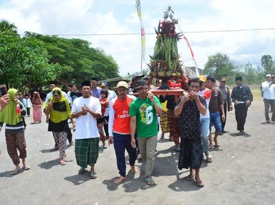 Foto: Tradisi Syukur Nelayan yang Unik di Lombok Barat
