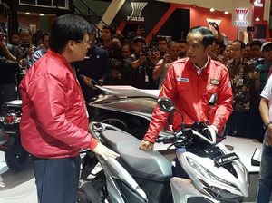 Jokowi Lihat Motor Terbaru Honda di IMOS 2018 Jokowi Lihat Motor Terbaru Honda di IMOS 2018