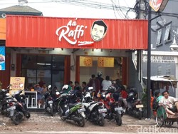 Dari Kue Hingga Fried Chicken, Mana Kuliner Artis yang Paling Laris?