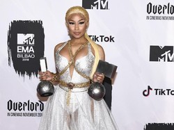 Ups, Nicki Minaj Lupa Lirik saat Tampil Bersama Tyga