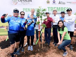 Djarum Foundation Tanam 10.000 Pohon Trembesi di Tol Semarang-Batang