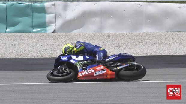 Valentino Rossi terjatuh di tikungan satu pada balapan MotoGP Malaysia.