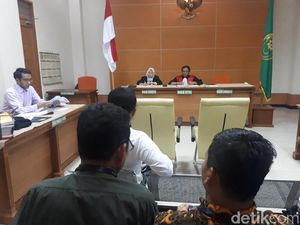 Perwakilan Polri Tak Hadir, Praperadilan SP3 Puisi Sukmawati Ditunda Perwakilan Polri Tak Hadir, Praperadilan SP3 Puisi Sukmawati Ditunda