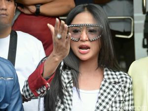 Dewi Perssik Kembali Sindir Orang-orang yang Ingin Ngetop di Instagram