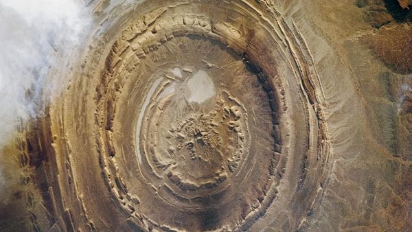 10 Tempat yang Tak Kalah Misterius dari Segitiga Bermuda