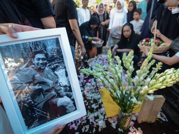 Pemakaman Pendaki Andika Pratama yang Tewas di Cartensz