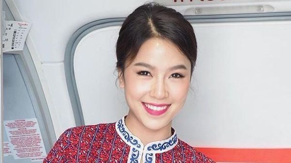 Terpikat Pesona Ratu Kecantikan Thailand yang Jadi Pramugari Lion Air