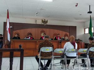 Mantan Bupati KBB Abu Bakar Dituntut 8 Tahun Bui Mantan Bupati KBB Abu Bakar Dituntut 8 Tahun Bui