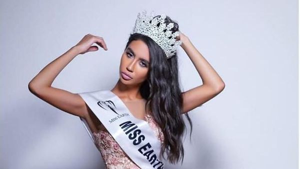 Miss Earth Lebanon Ini Dipecat karena Foto Bareng Finalis Israel