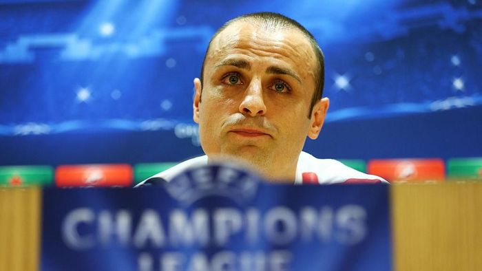 Dimitar Berbatov LONDON, ENGLAND - FEBRUARY 24: Dimitar Berbatov of Monaco speaks to the media during the AS Monaco press conference ahead of the UEFA Champions League round of 16 match against Arsenal at the Emirates Stadium on February 24, 2015 in London, United Kingdom. (Photo by Clive Mason/Getty Images)