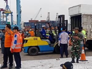 KNKT Ambil 3 Bagian Pesawat Lion Air PK-LQP KNKT Ambil 3 Bagian Pesawat Lion Air PK-LQP