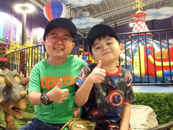 7 Foto Kedekatan Daus Mini dan Anaknya