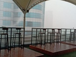 Jakarta Diterjang Hujan Disertai Angin Kencang