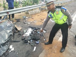 Lima Orang Tewas di Tol SuMo, Polisi: Diduga Sopir Ngantuk