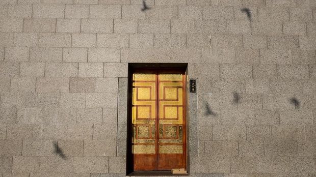 Salah satu pintu Masjid Quba, Madinah. (ANTARA FOTO/Ismar Patrizki)