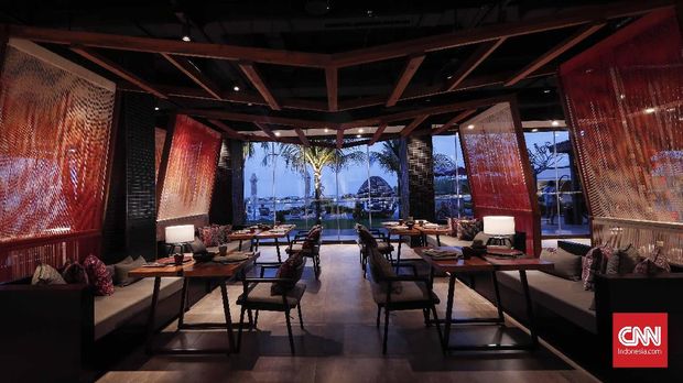 Santai di Bibir Tebing Uluwatu [EMB]