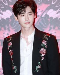 Lee Jong Suk