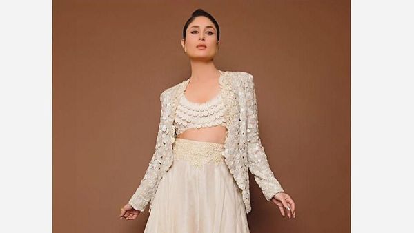 Seksi, Gaya Kareena Kapoor Pamer Perut Langsing Pasca Turun 16 Kg