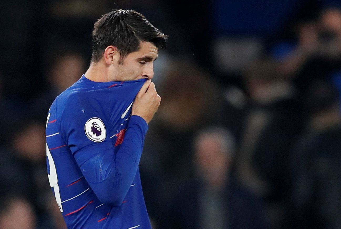 Soccer Football - Premier League - Chelsea v Crystal Palace - Stamford Bridge, London, Britain - November 4, 2018  Chelsea's Alvaro Morata reacts after missing a chance to score   REUTERS/David Klein  EDITORIAL USE ONLY. No use with unauthorized audio, video, data, fixture lists, club/league logos or 