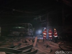 Ditabrak Bus yang Hendak Isi Solar, SPBU di Jember Terbakar