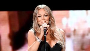 Ultah Ke-49, Mariah Carey Tetap Bergaya Seksi Seperti Semasa Muda