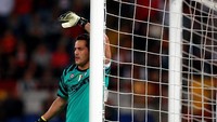 Julio Cesar berada di bawah mistar gawang Inter saat menjamu Barcelona. Setelah meninggalkan Nerazzurri dia membela QPR, Toronto FC, Benfica dan kemudian pensiun di Flamengo. (Paolo Bruno/Getty Images)