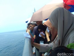 Tabur Bunga, Istri Pramugara Lion Air Pingsan