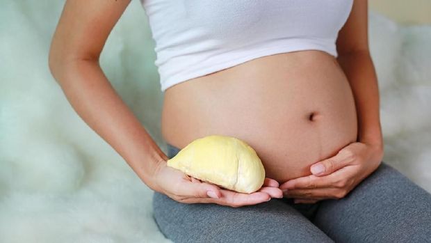 Penyebab Ibu Hamil Sensitif Saat Cium Bau Durian di Pesawat