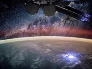 Foto Memukau Planet Bumi Dilihat dari Antariksa