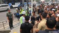 Keluar dari Depo MRT HI, Jokowi Diserbu Pedestrian