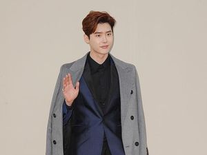 Lee Jong Suk dan Nara eks Hello Venus Dikabarkan Pacaran Lee Jong Suk dan Nara eks Hello Venus Dikabarkan Pacaran