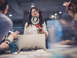 Tak Capai Target, Perusahaan China Ini Paksa Karyawannya Minum Air Kencing