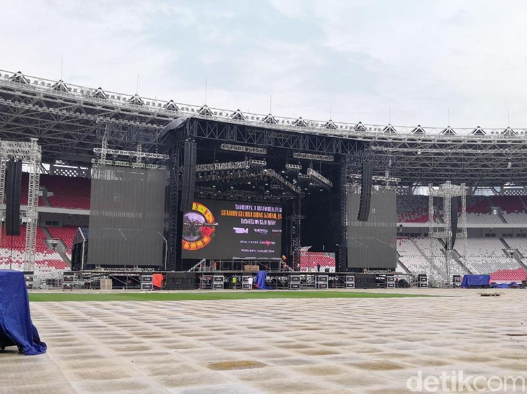 Malam Ini Nikmati Konser Guns N Roses, Rumput GBK Dipastikan Aman Malam Ini Nikmati Konser Guns N Roses, Rumput GBK Dipastikan Aman