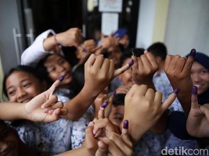 Antusiasme Siswa SD Saat Simulasi Mencoblos
