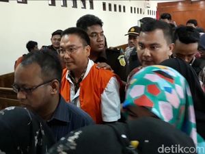 Didakwa Pasal Pembunuhan, Iwan Adranacus Tak Ajukan Eksepsi Didakwa Pasal Pembunuhan, Iwan Adranacus Tak Ajukan Eksepsi