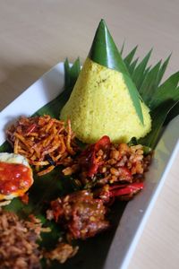 Menu khas Indonesia menyerupai nasi tumpeng juga menjadi sajian andalan Restoran Panda 