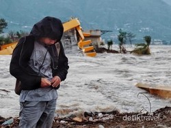 Melihat Reruntuhan Jembatan Kuning Palu dari Sisi Wisatawan