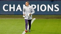 Latihan sendiri dipimpin Ernesto Valverde. Pelatih Barcelona itu menargetkan kemenangan untuk mengunci tiket ke 16 besar. Saat ini Barcelona memimpin Grup B dengan 9 poin, unggul tiga angka dari Inter Milan. (Foto: Stefano Relladini/Reuters)